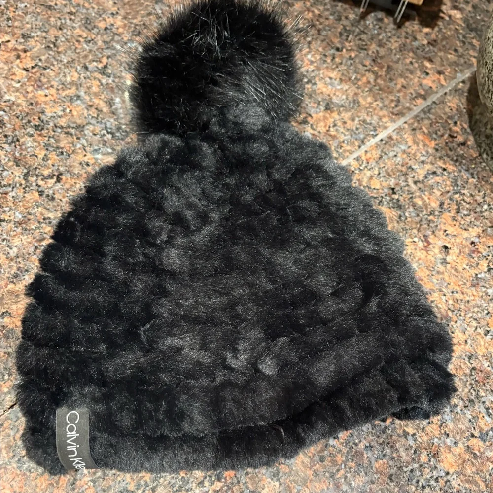 NWOT Black Textured Infinity Scarf And Beanie